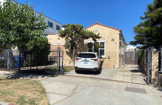 Photo of 744 N Ridgewood Pl