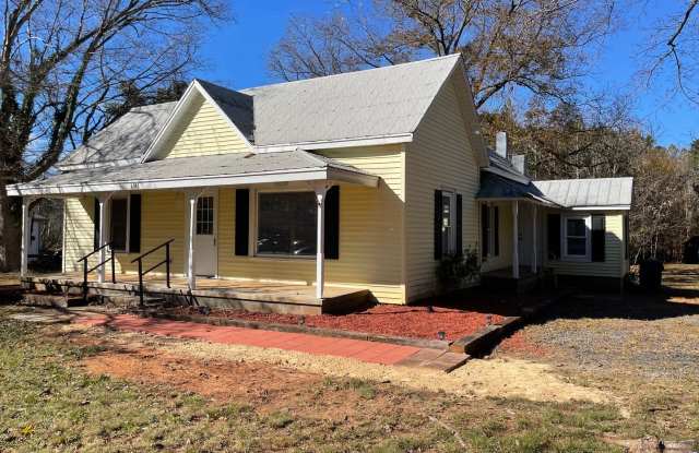 Newly Renovated 2-3 Bed, 1 bath home located in Randleman!!