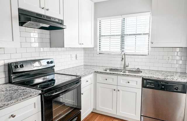 2 bedroom/2.5 bathroom condo in Gainesville City Limits