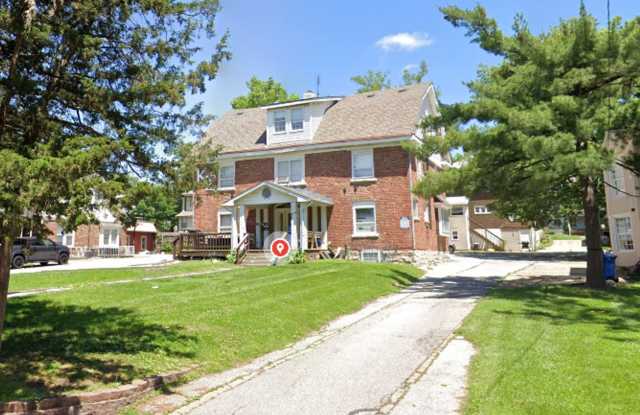 12 Bedroom East Campus Fraternity/Sorrority House!