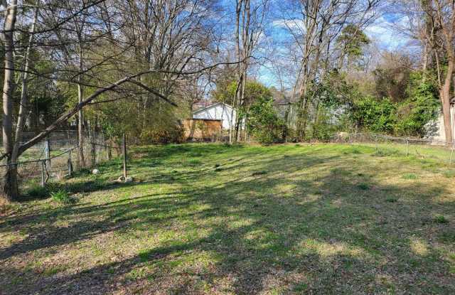 2312 3rd St. E. Conveniently located to UA, Mercedes and DCH - recently updated 2 bedroom, 1 bath home