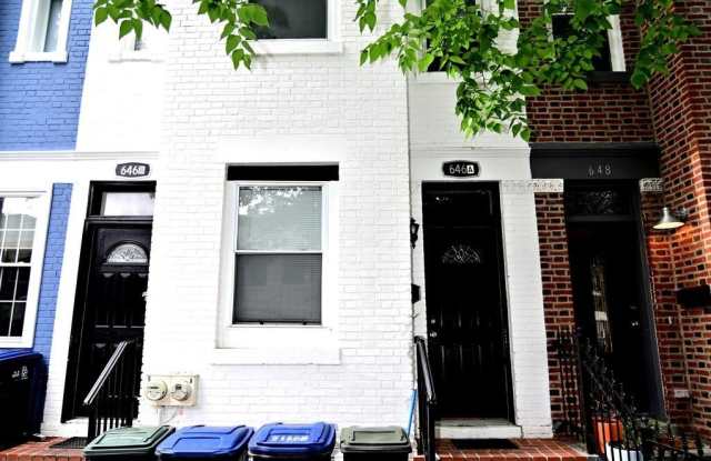 Photo of 646 ORLEANS PLACE NE