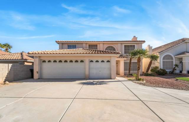 5 bedroom home in Silverado Ranch area low upkeep yard