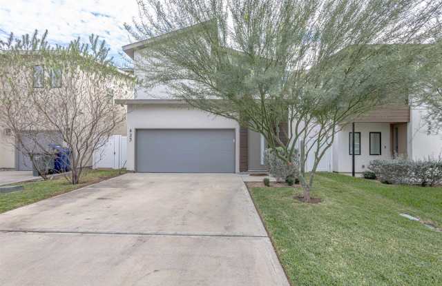 423 Deer Path Loop