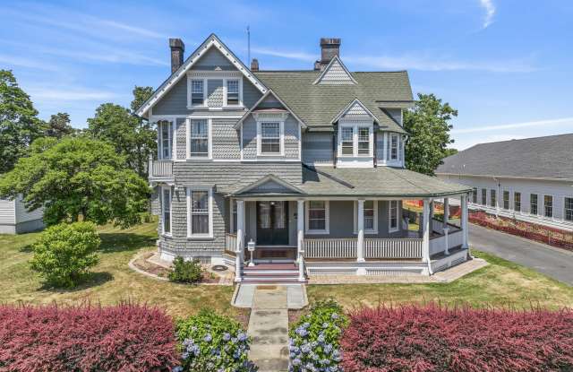127 Chelsea Avenue