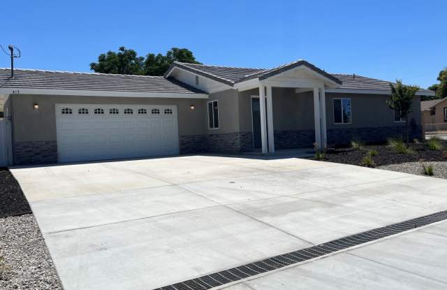 417 E 3rd St, San Jacinto CA 92583