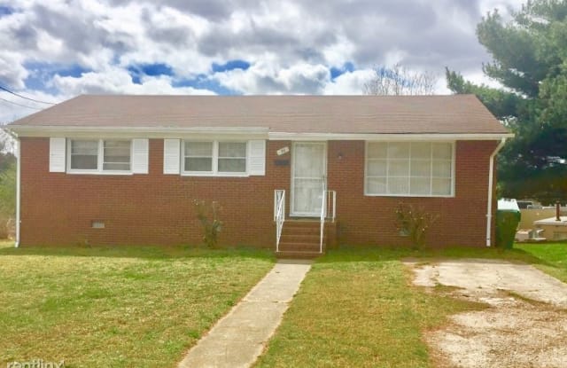 30 Edmonds Ave - 30 Edmonds Avenue, Petersburg, VA 23803