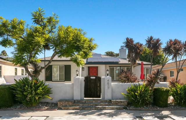 Spacious Talmadge Home WITH POOL!