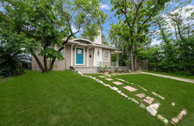 629 East Woodlawn Avenue