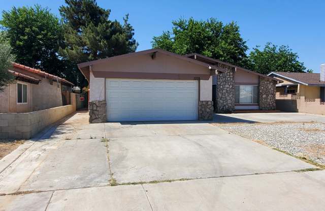 1208 E Pondera St