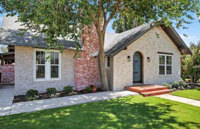 Photo of 1001 W Louisiana Ave