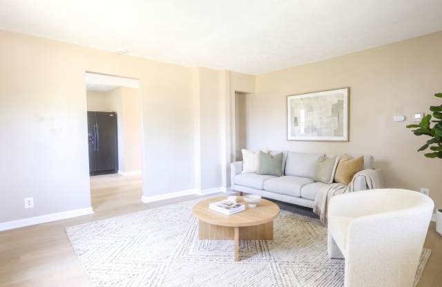 3 bedroom 2 bathroom Available in Lorain!