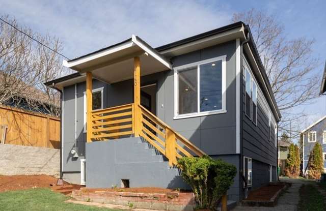 Photo of Columbia CIty!! Updated 4bed/2bath Home in Walkable location!