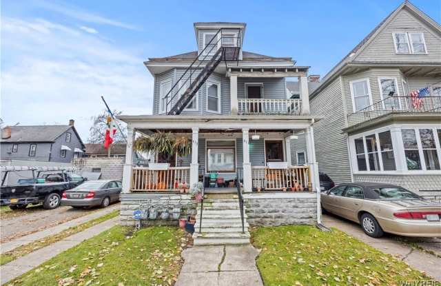 411 Breckenridge Street unit: Upper