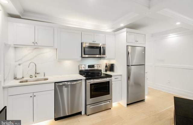 Beautifully Renovated 1 Bed Unit @ The Dorchester in Rittenhouse Square