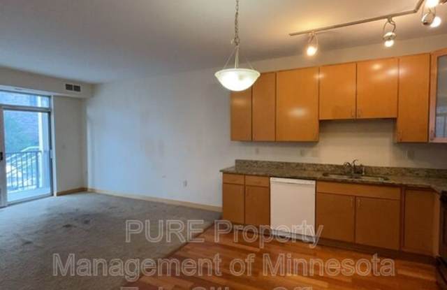 2600 University Ave SE