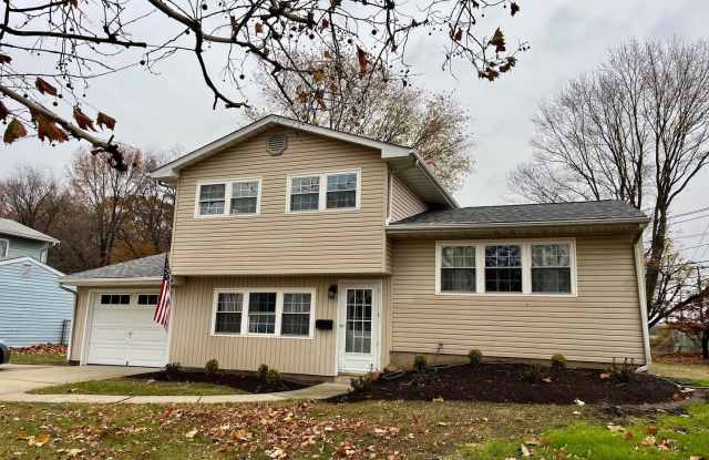 Photo of 810 S HARMONY RD