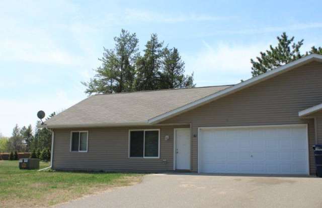 3 Bedrooms, 1 Bathroom Single Family Home on End in Brainerd, MN w/2 car attached garage