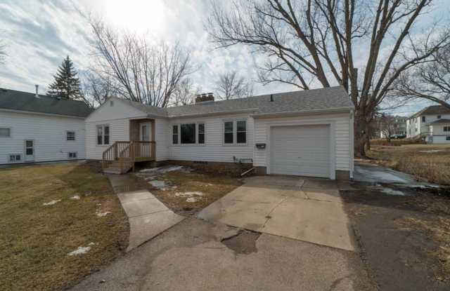 2503 Iowa St