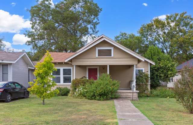 Available Now! Charming 2 Bed / 2 Bath Craftsman Home Near Downtown Waco