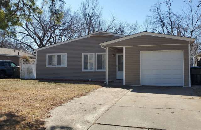 (3) Bedroom in Core Norman Avail NOW! Pet Negotiable! - 1514 Iowa Street, Norman, OK 73069