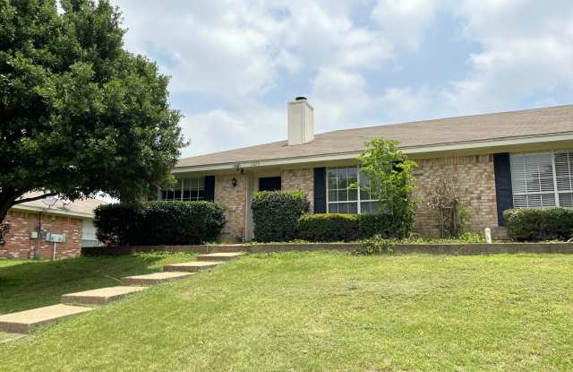 Photo of Duplex near Hewitt Post Office