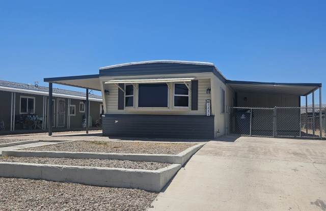 3 bed/2bath Mobile Home Walking Distance to the Colorado River!