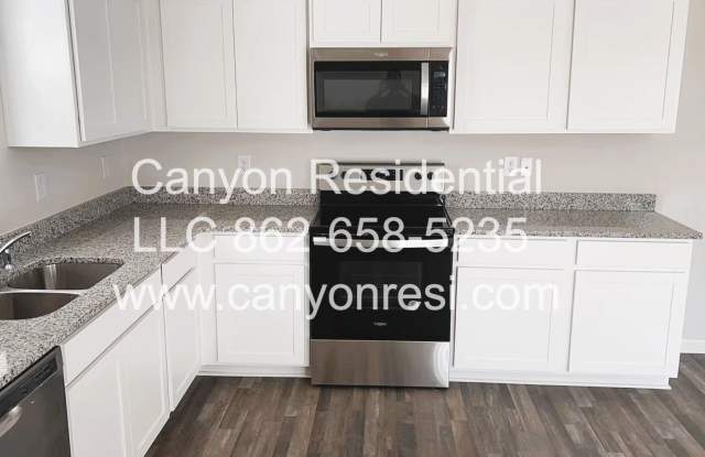 Charming single family house!3bedrooms, 3bathrooms, 2 car garages!