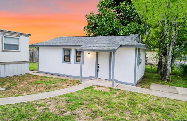 Photo of 215 Greenlawn Ave unit: B