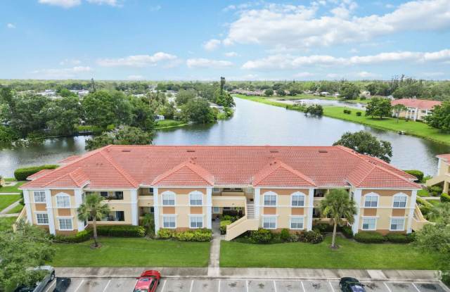Beautiful furnished & turnkey ready  2/2 unit available now for an annual lease