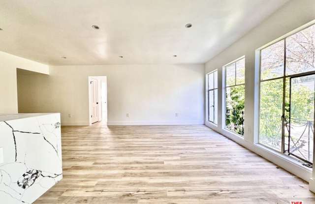 121 S Crescent Dr unit: D