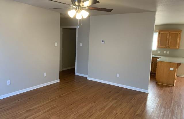 3 bedroom 2 bath with Garage
