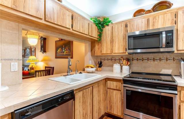 15805 W Waterside Cir