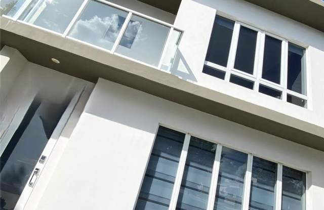 6328 Northwest 105th Place