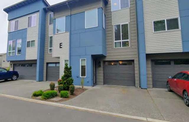 Stunning Contemporary Townhouse-Lynnwood - 16201 Meadow Road, Larch Way, WA 98087