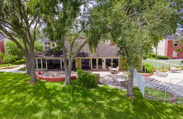 Pool and Lake View - Ground Floor- Corner Unit- 1 Bedroom 1 Bath For Lease