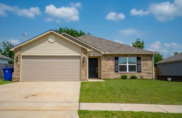 3 Bed | 2 Bath in Broken Arrow!