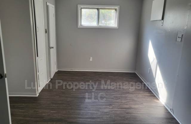 1493 S Montgomery St