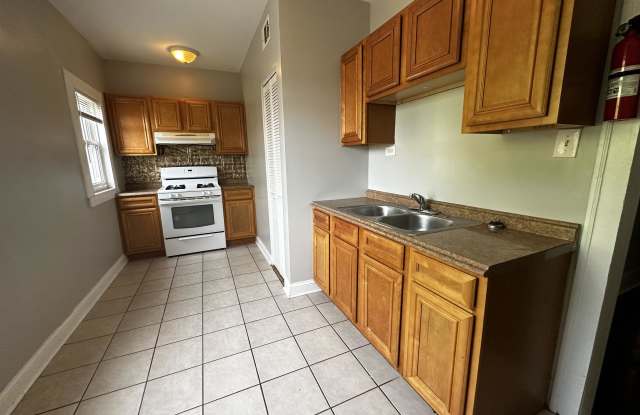 Photo of 1402 N Harding ave 2