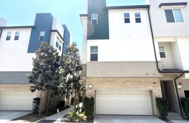 Beautiful 2 Bedroom Contemporary Style Townhome for Lease in Brea with Attached 2-Car Garage