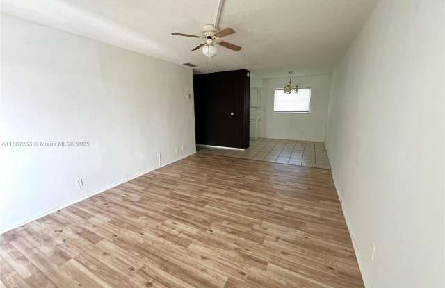 Photo of 281 NE 40th St