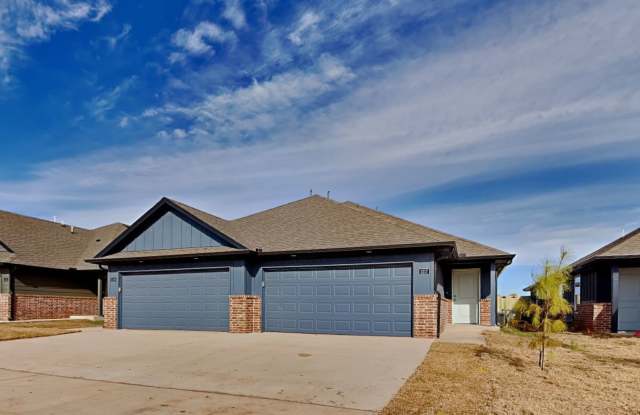 Photo of 3 Bedroom 2 Bath 2 Car Garage Duplex in Great location close to the Broadway Extension and 8 minutes from downtown OKC