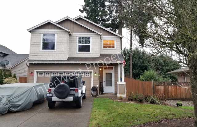 Photo of Large 3 Bed 2.5Ba Vancouver Beauty W/ Gas Fireplace, Dog Run, Fenced Yard  So Much More!