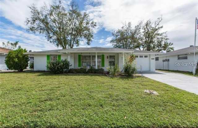 7818 FOXWOOD DRIVE