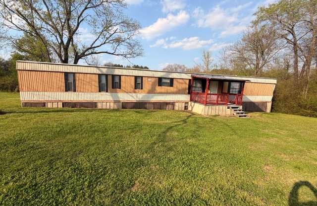 Charming 3-bedroom, 2-bathroom home in Dover, AR.