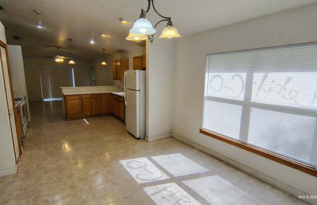 812 South Varr Avenue