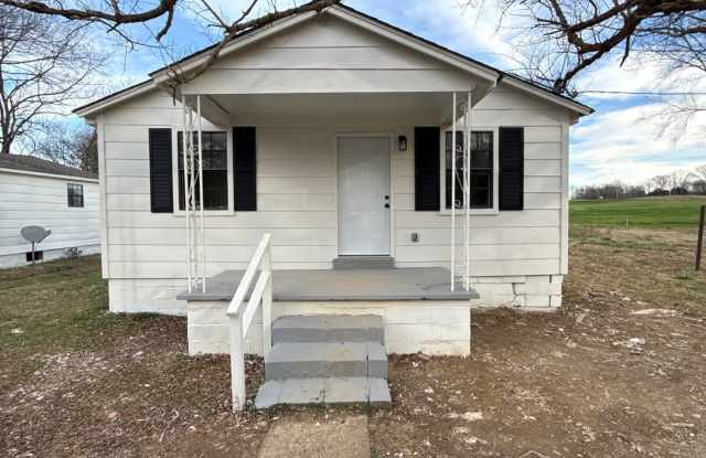 Photo of 612 Windrow Rd - 1