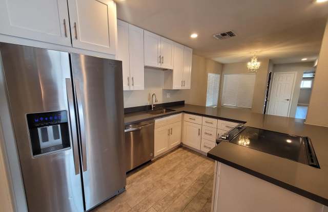 8826 E ALTADENA Avenue