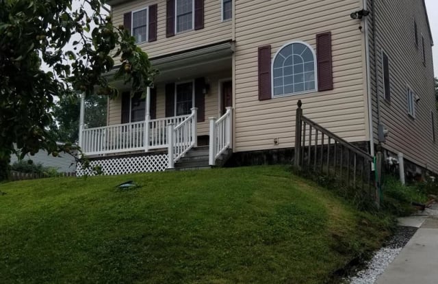 205 HICKORY LN - 205 Hickory Lane, Delaware County, PA 19073