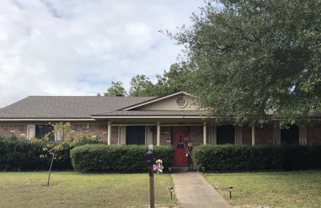 309 Crockett Lane